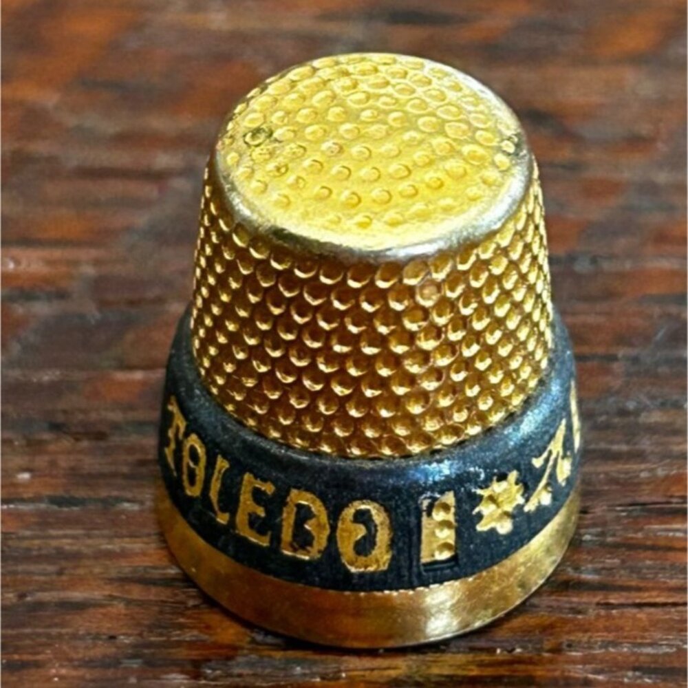 Vintage Toledo Souvenir Gold & Black Metal Thimble